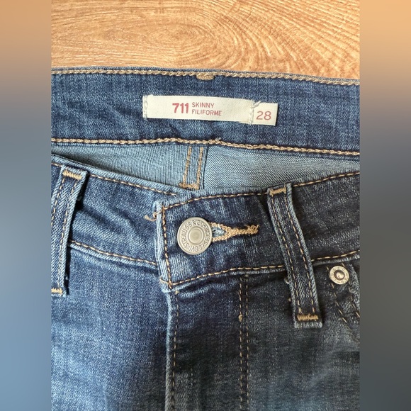 Levi's 711 Skinny Jeans - size 28 (excellent condition) - Picture 2 of 10